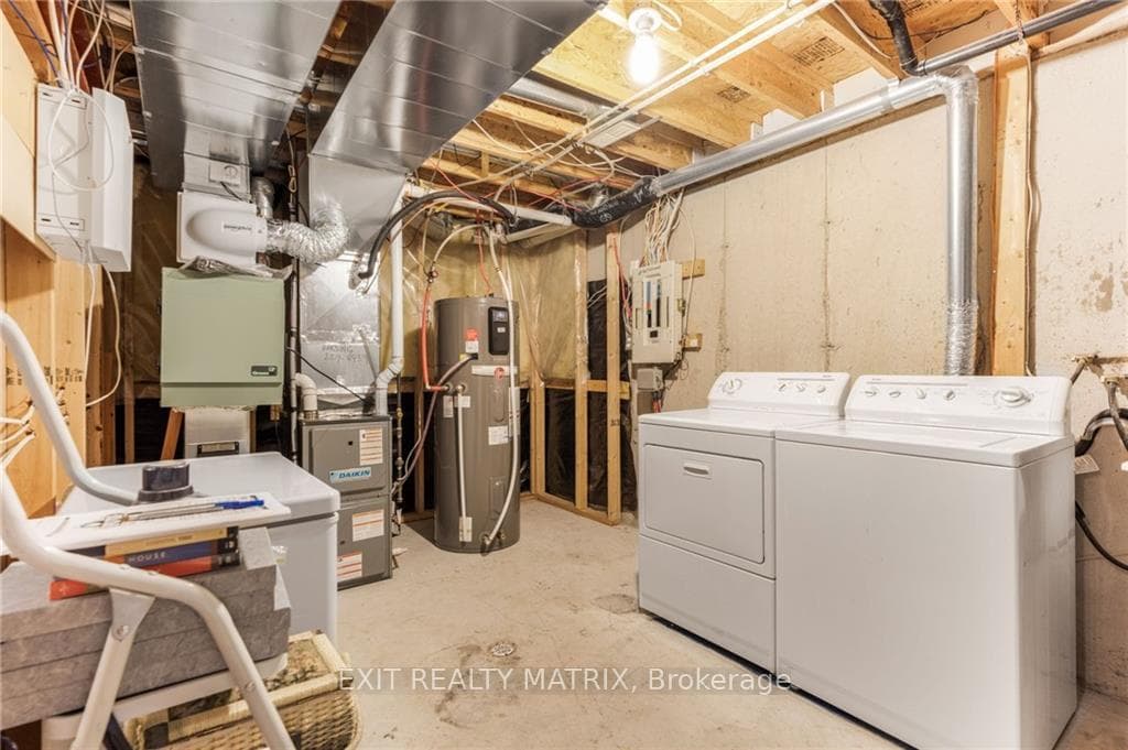 1119 BRASSEUR Crescent photo 28