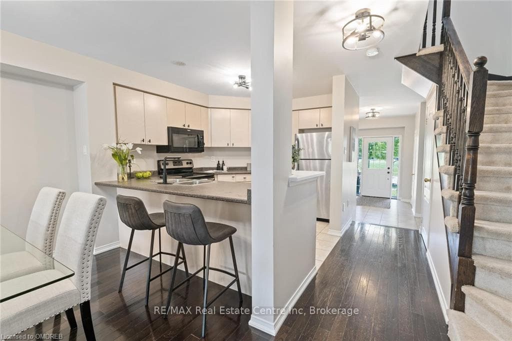 1325 MENEFY Place photo 6