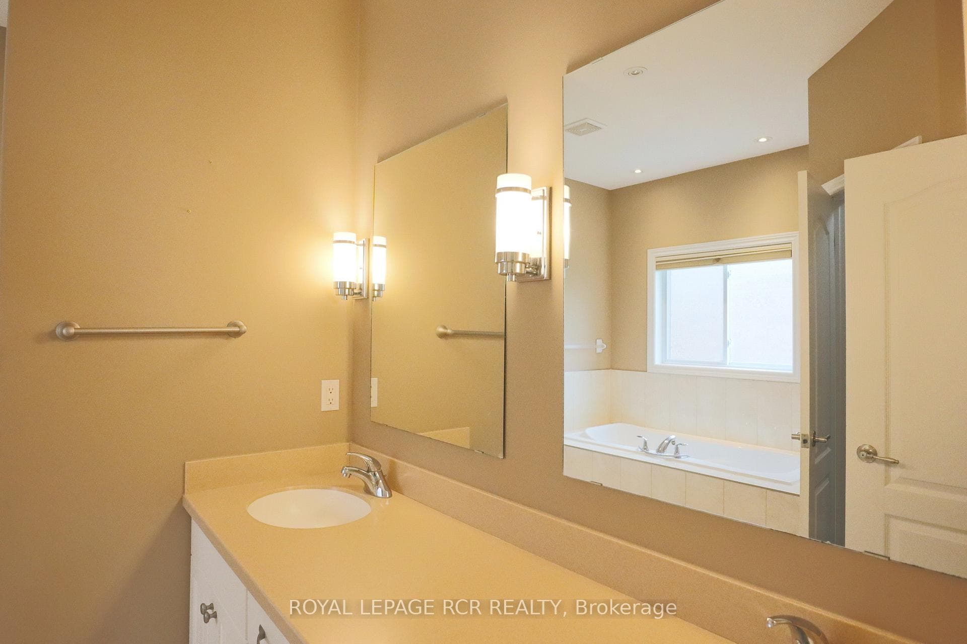 5 pc ensuite in Primary bedroom