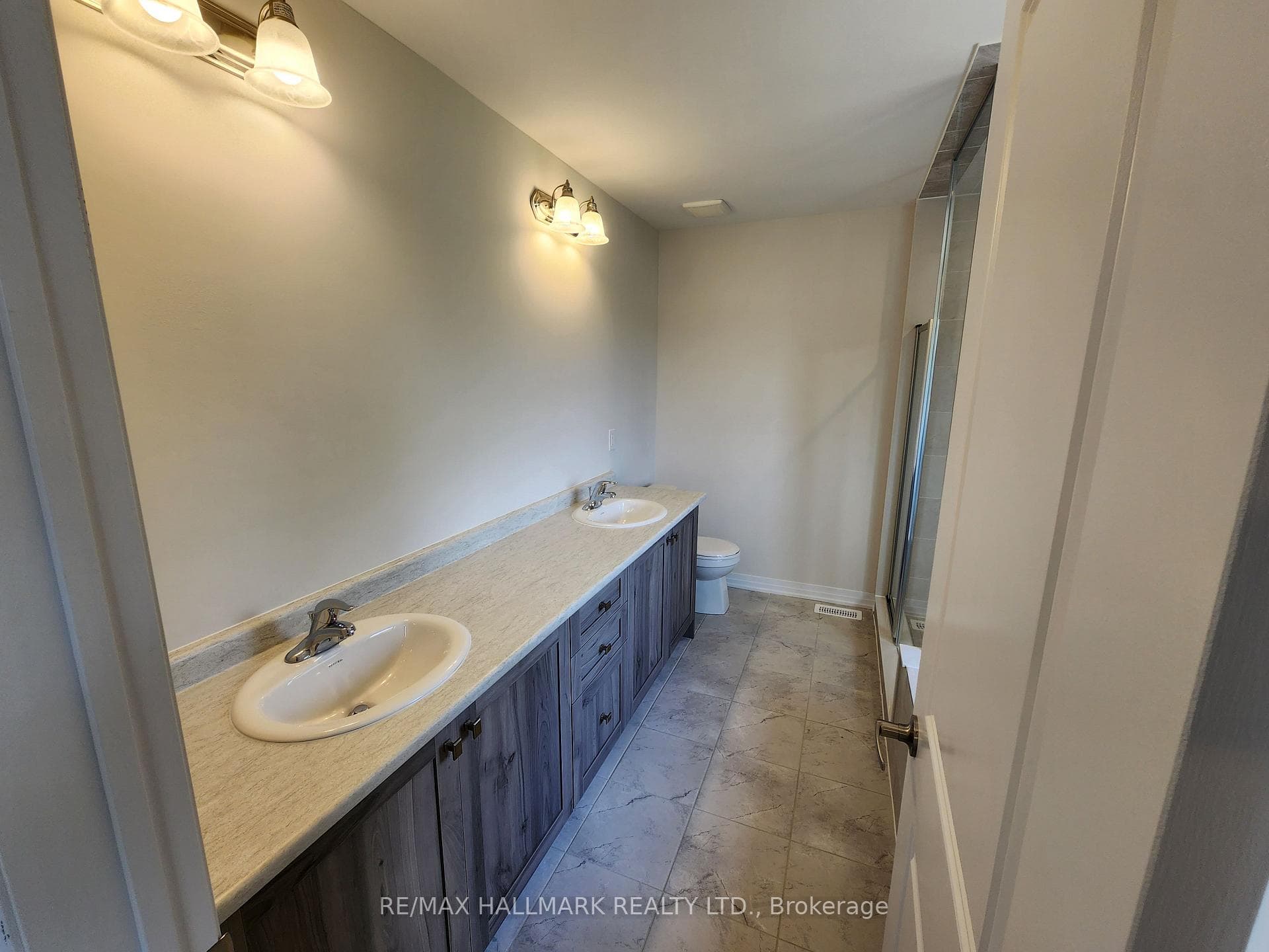 417 Adelaide Street photo 17