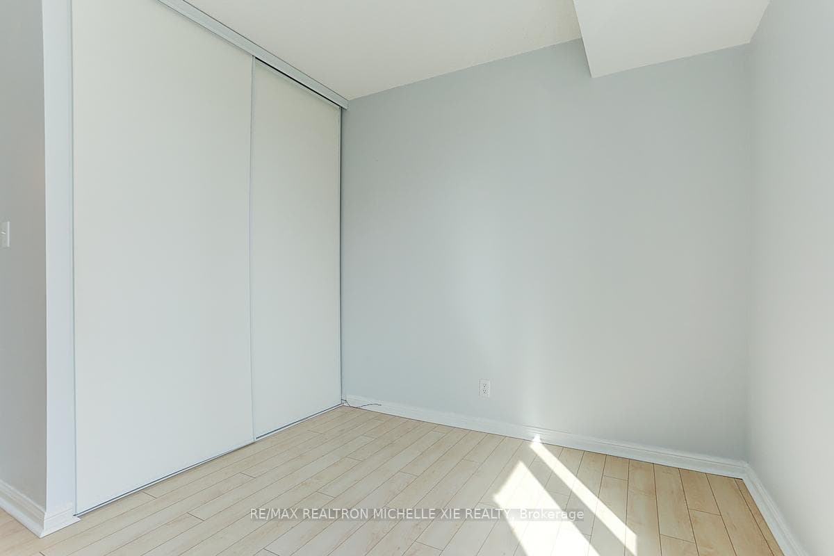 8 Lee Centre Drive Unit Unit503 photo 25