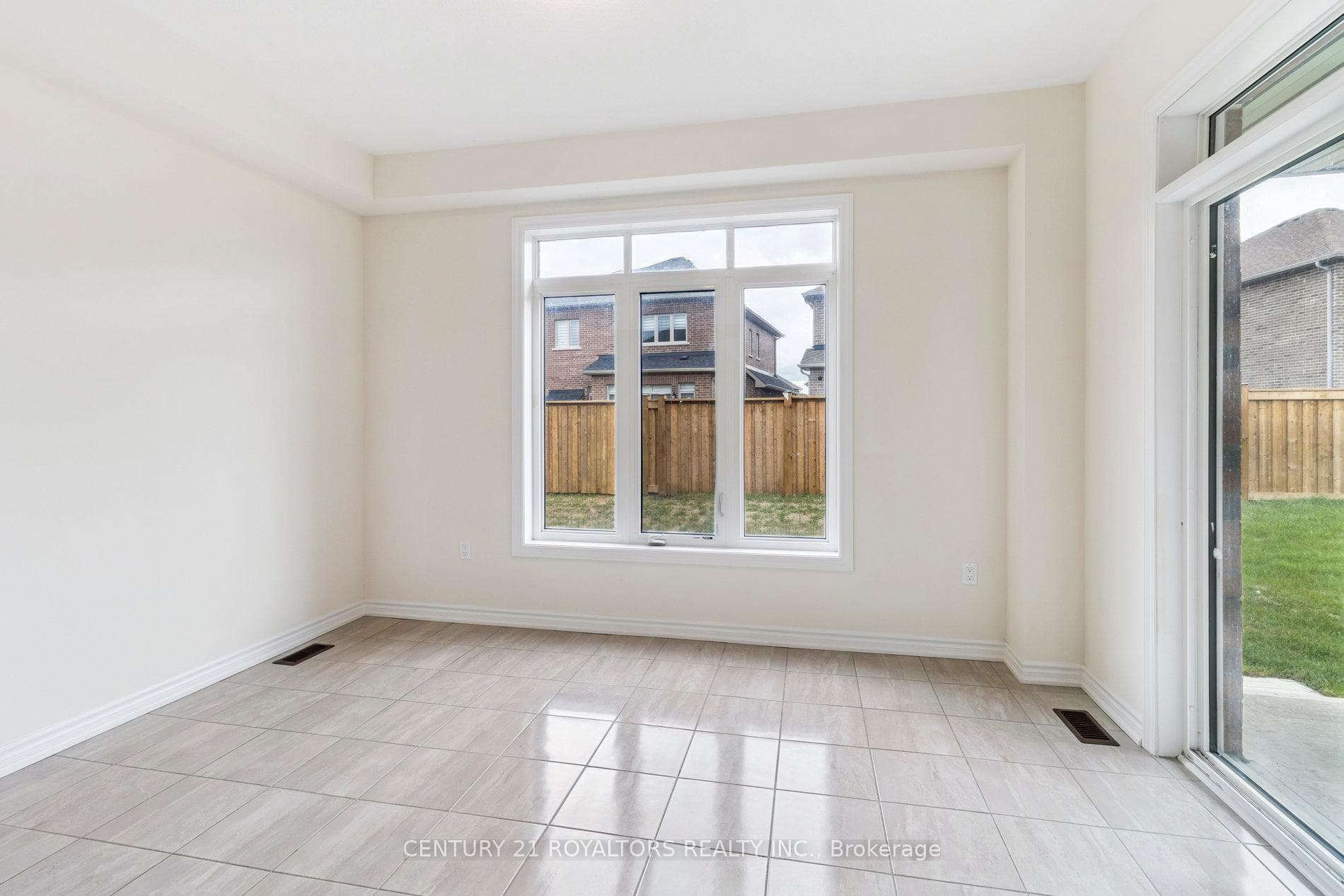 25 Ferragine Crescent photo 18