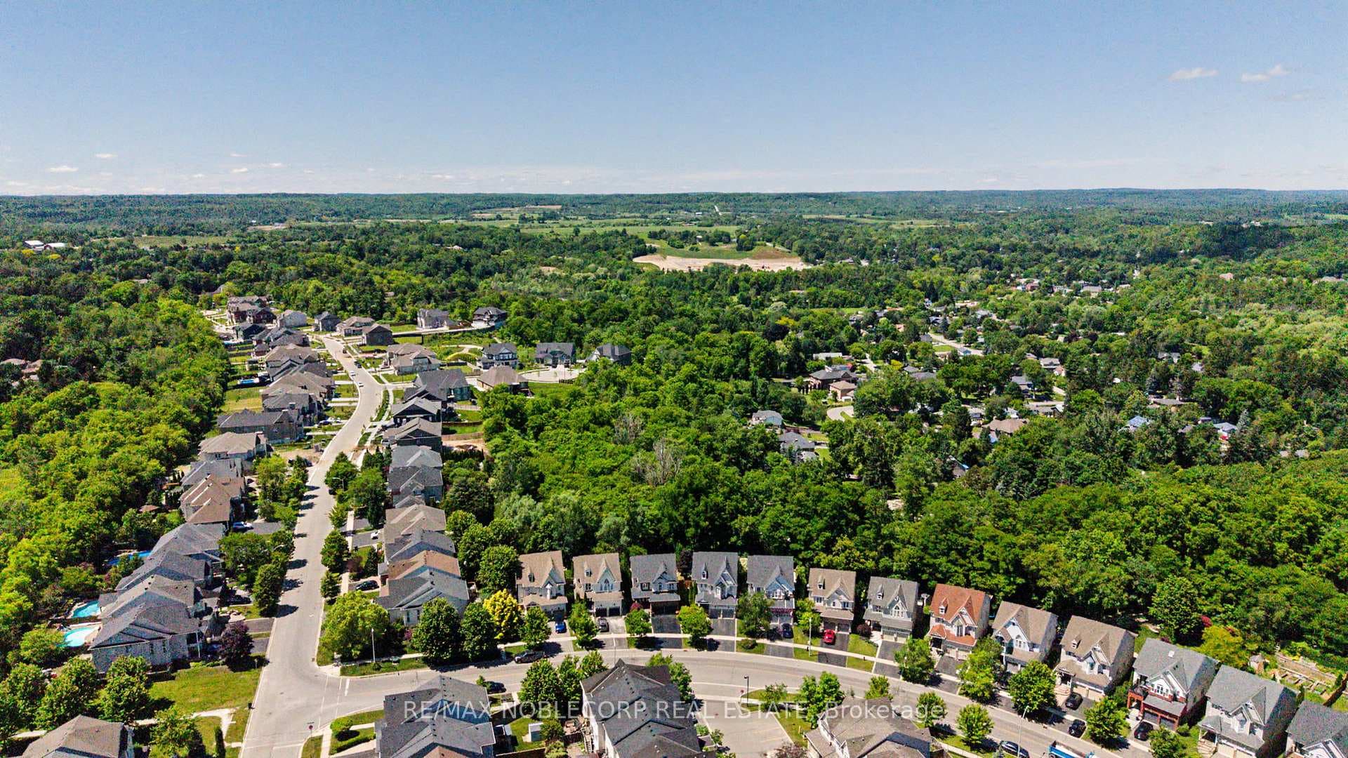 68 Meadowglen Boulevard photo 46