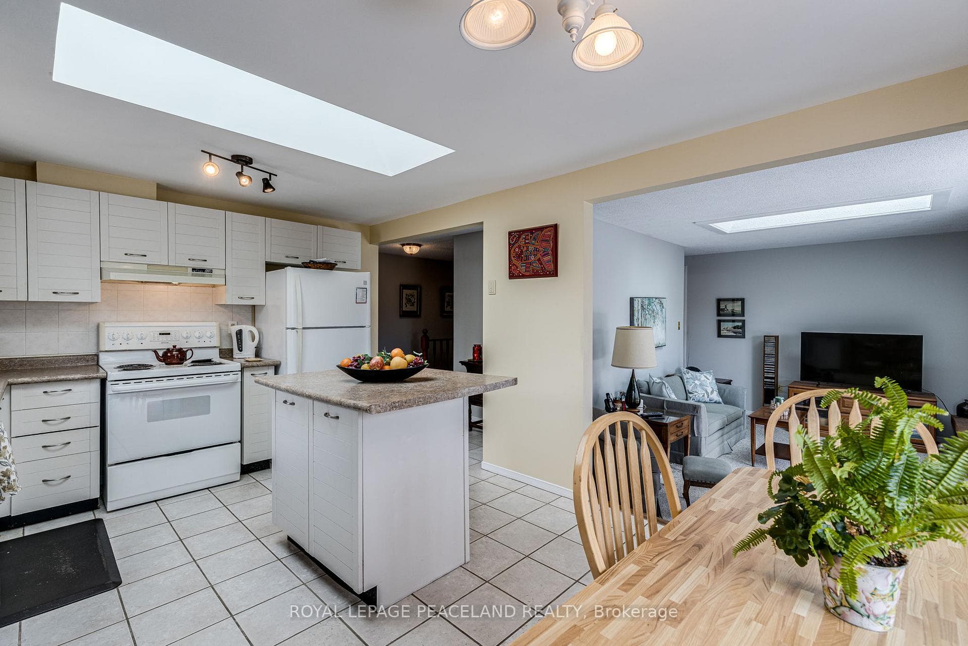 284 Livingstone Street photo 17