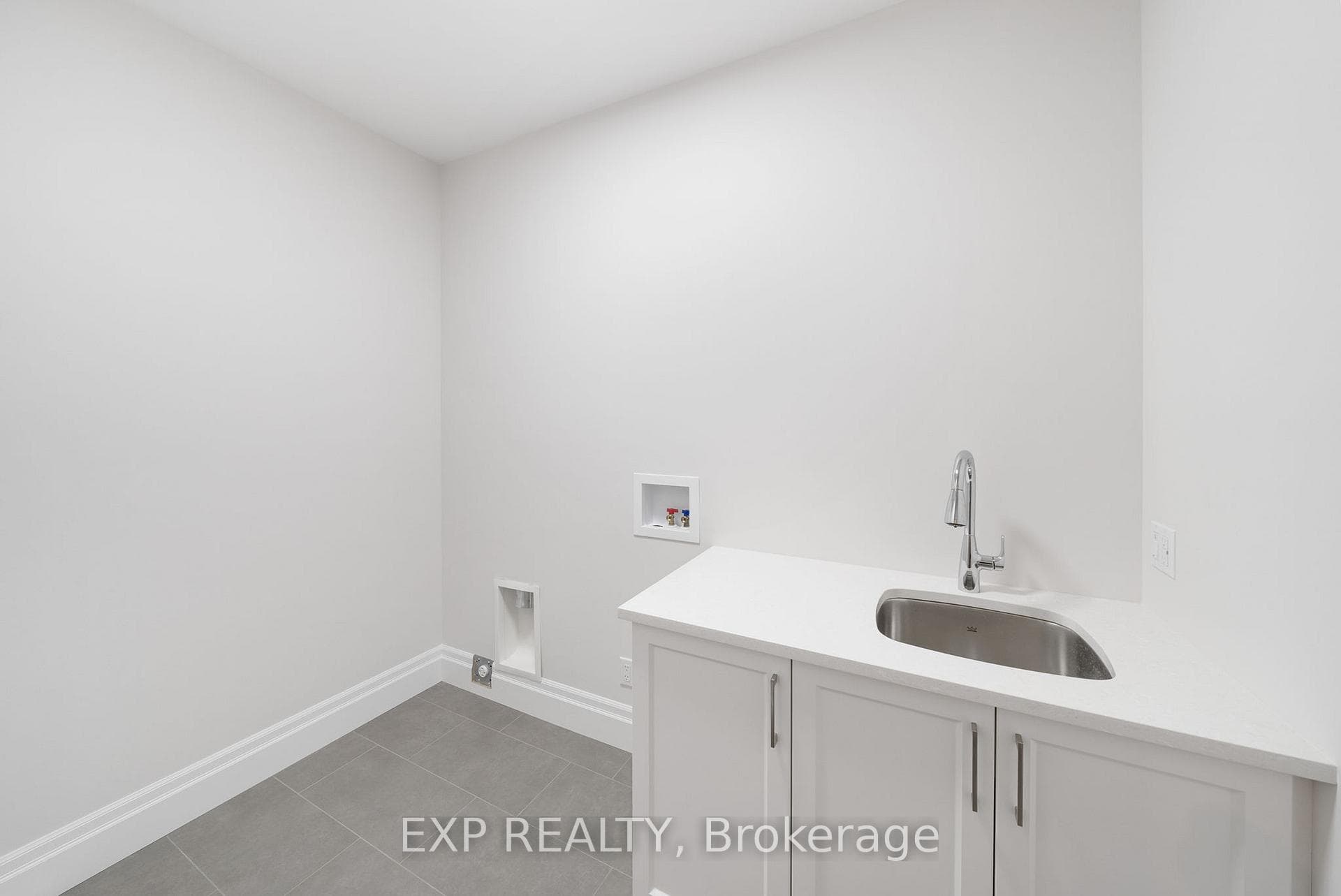 309 Smith Street photo 23