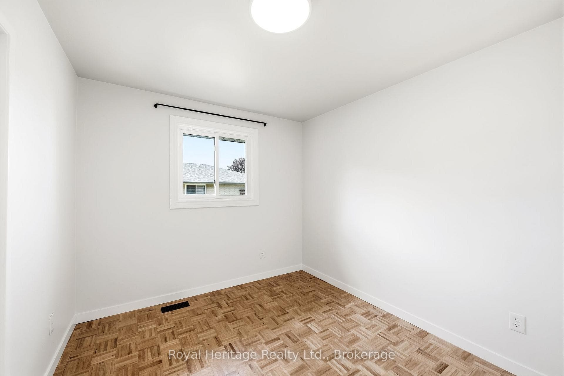 4 Thornlea Road photo 24