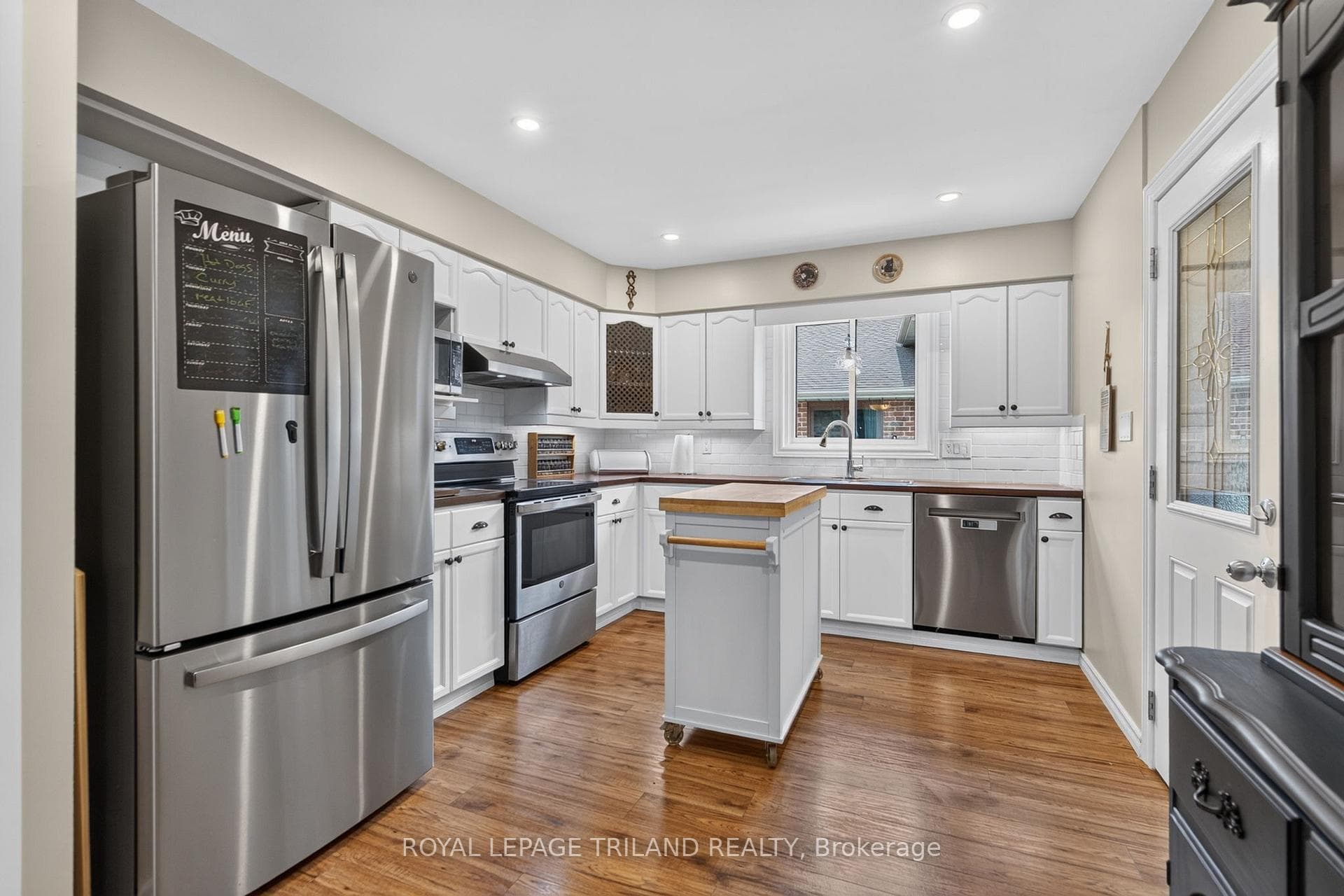 56 Parkview Crescent photo 8