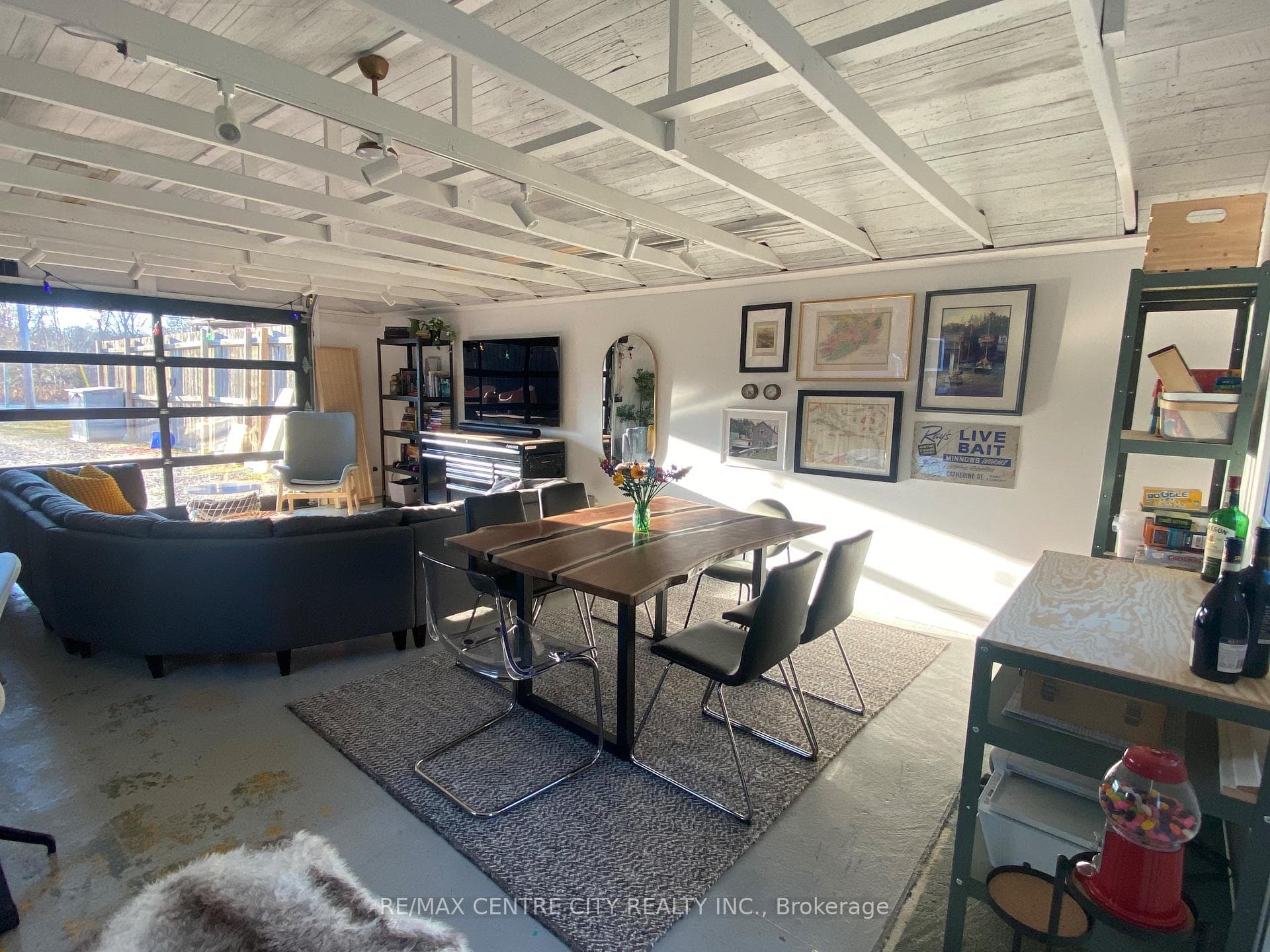 339 CATHERINE Street photo 17