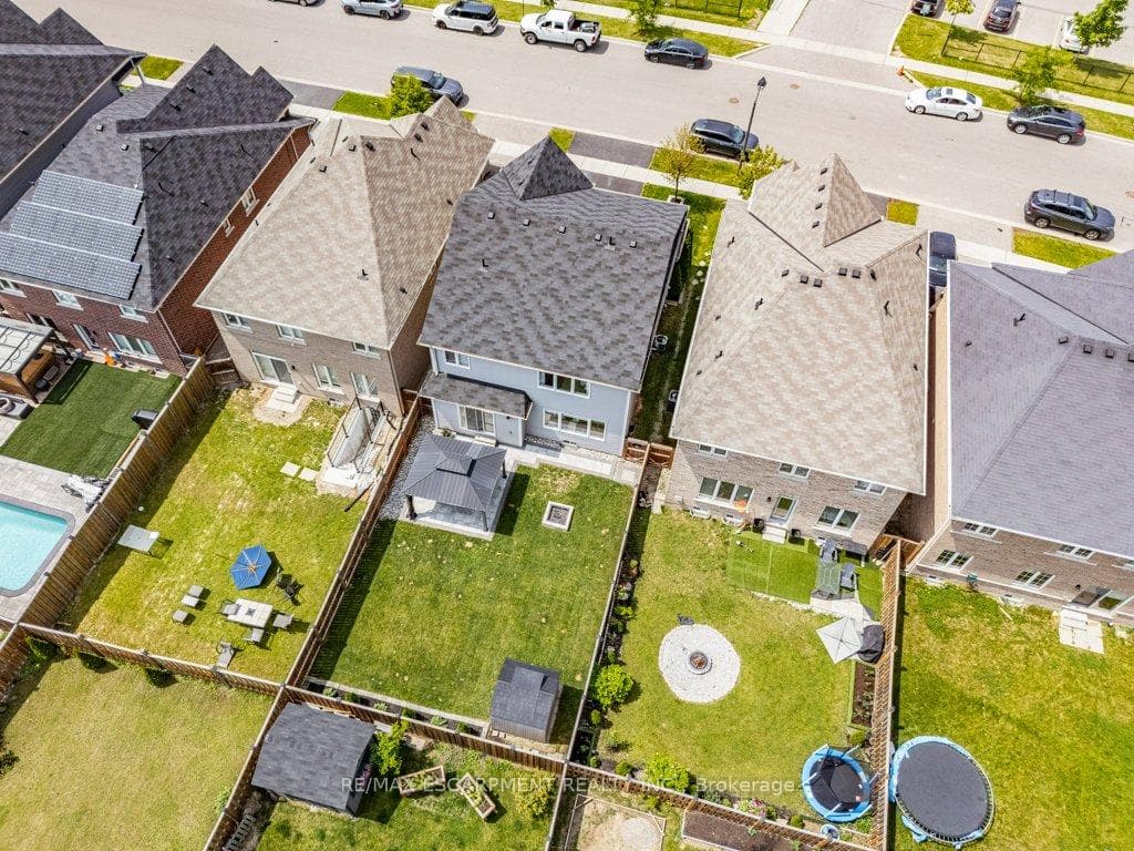 Fully fenced yard!