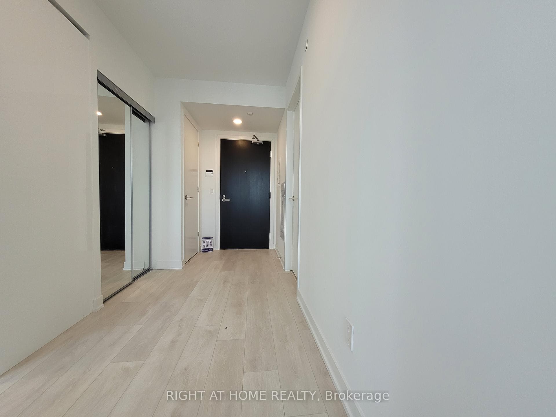 501 Yonge Street Unit 3705 photo 8
