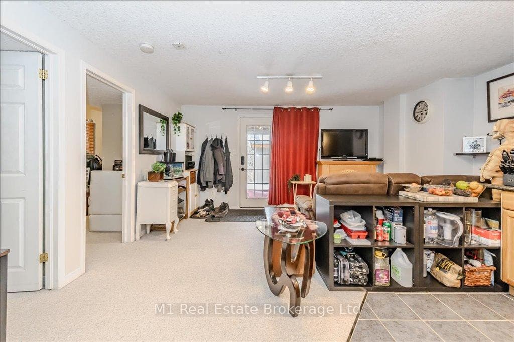 19 Gibbs Crescent photo 29
