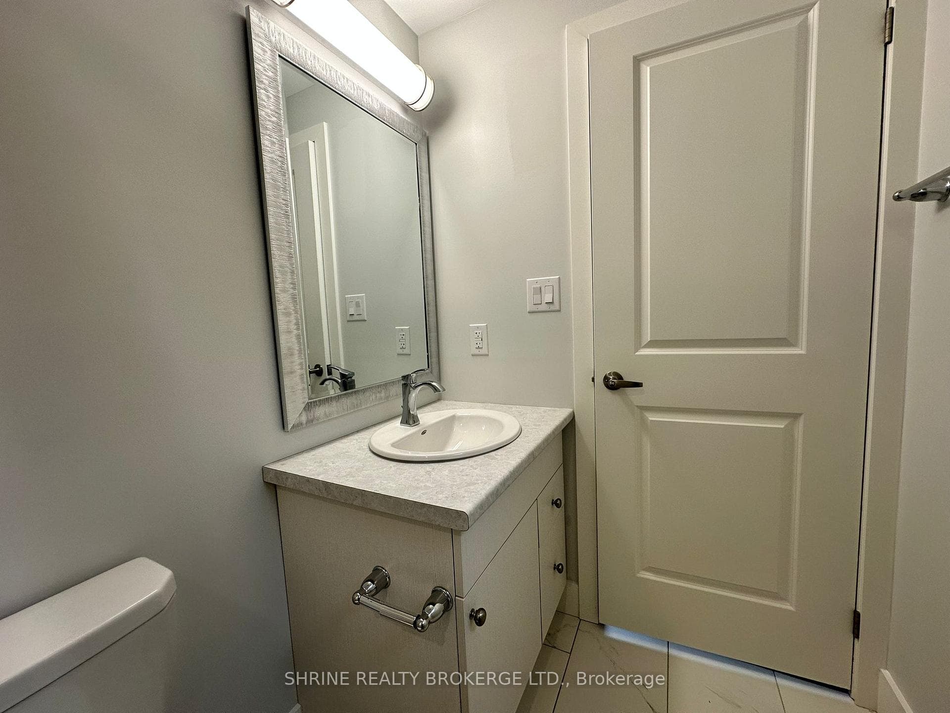 990 Deveron Crescent Unit 1 photo 24