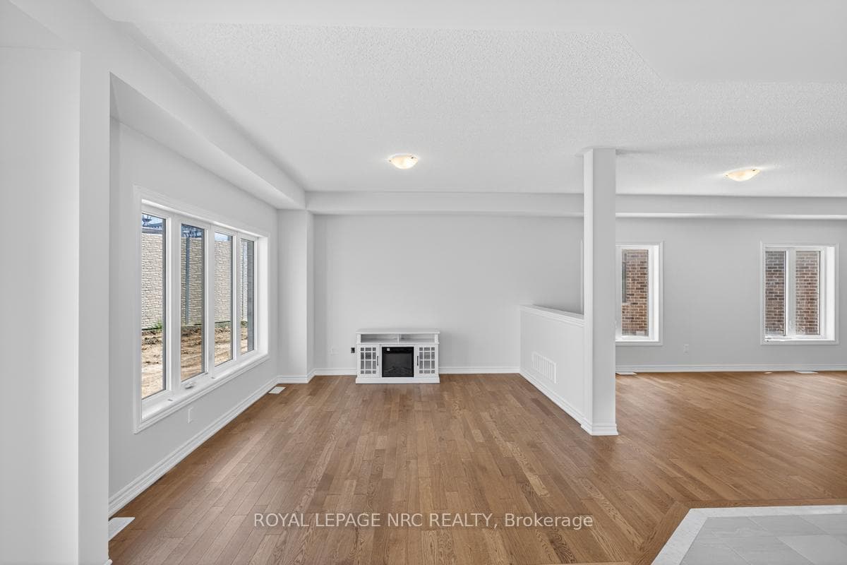 118 PALACE Street photo 9