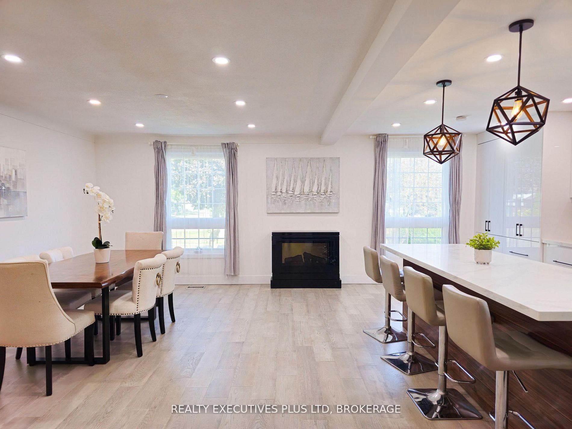 Kitchen/ Dining Room 2