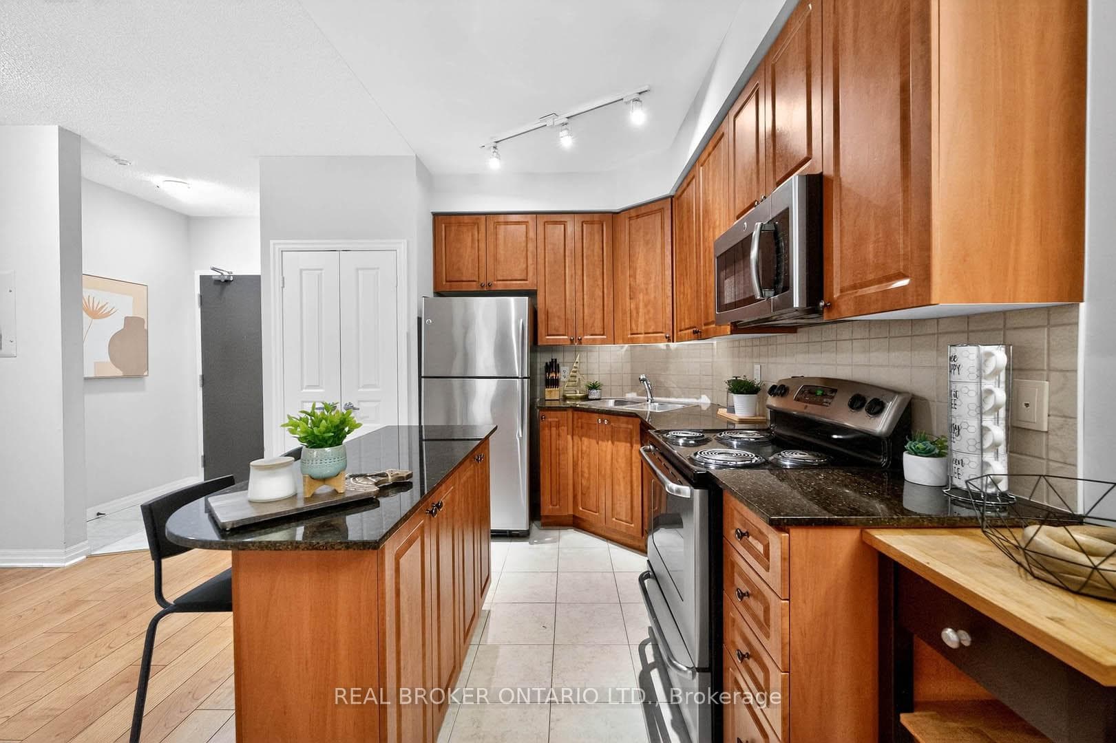 Granite countertops & stainless steel appliances.