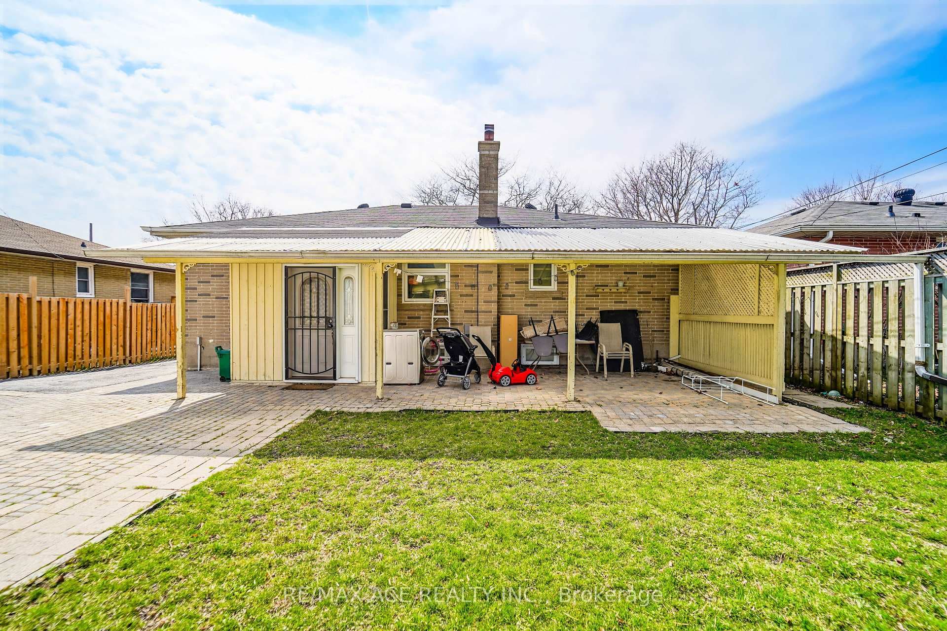 1425 Lakefield Street photo 6