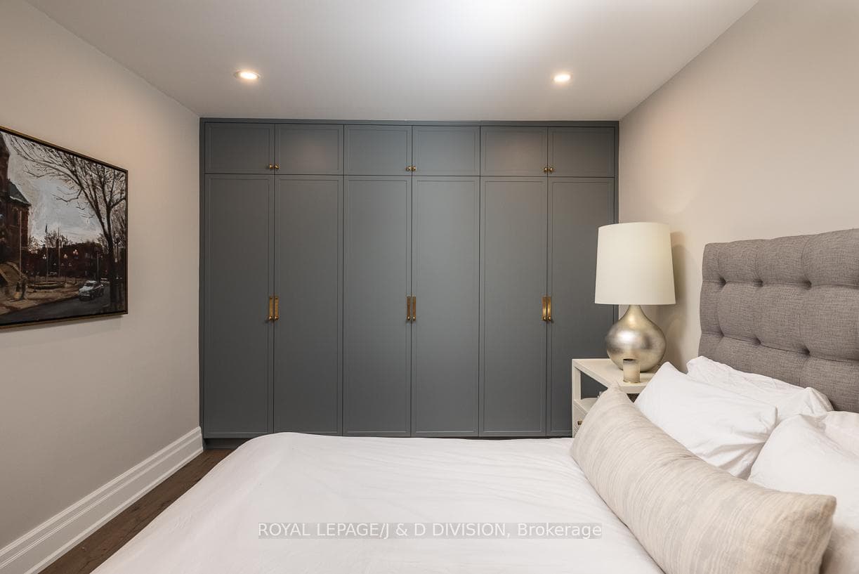 102 Shaftesbury Avenue photo 34