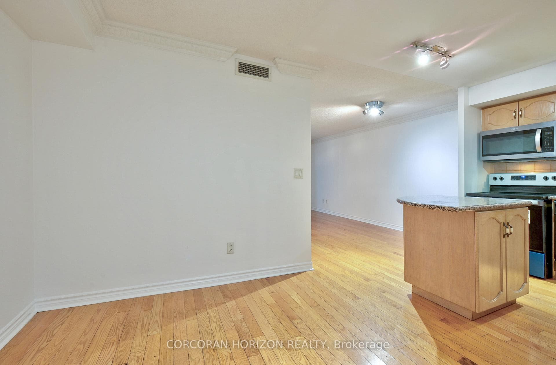 250 Wellington Street Unit 1144 photo 4