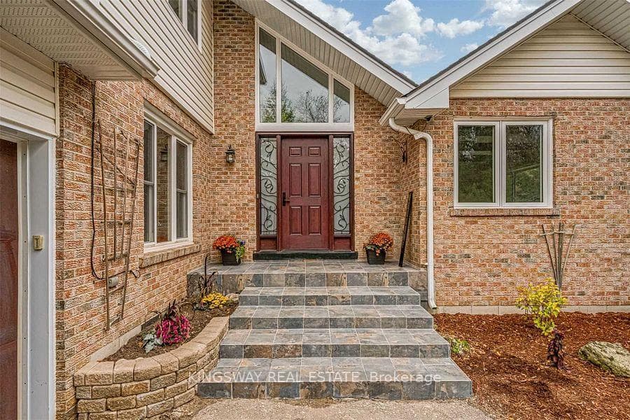 13169 Guelph Line photo 2