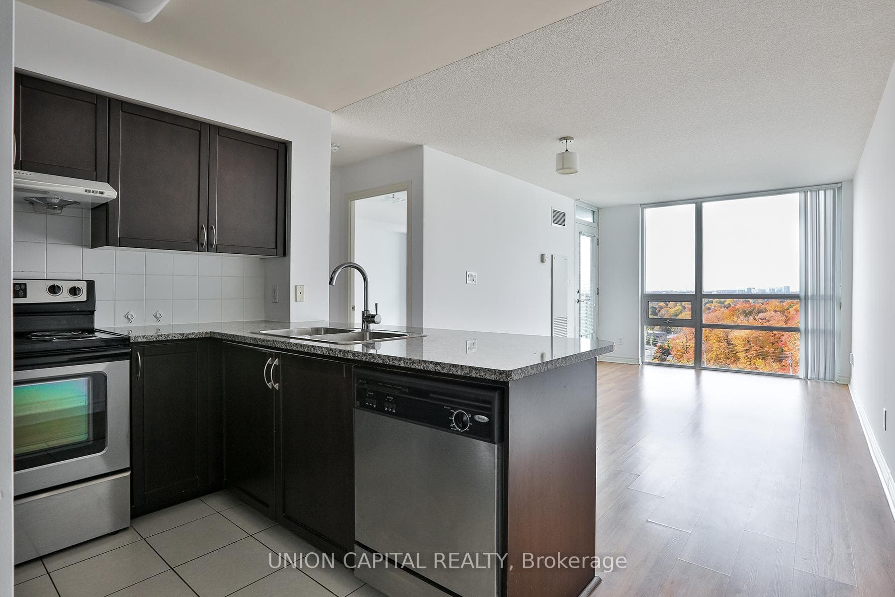 88 Grangeway Avenue Unit 1801 photo 4