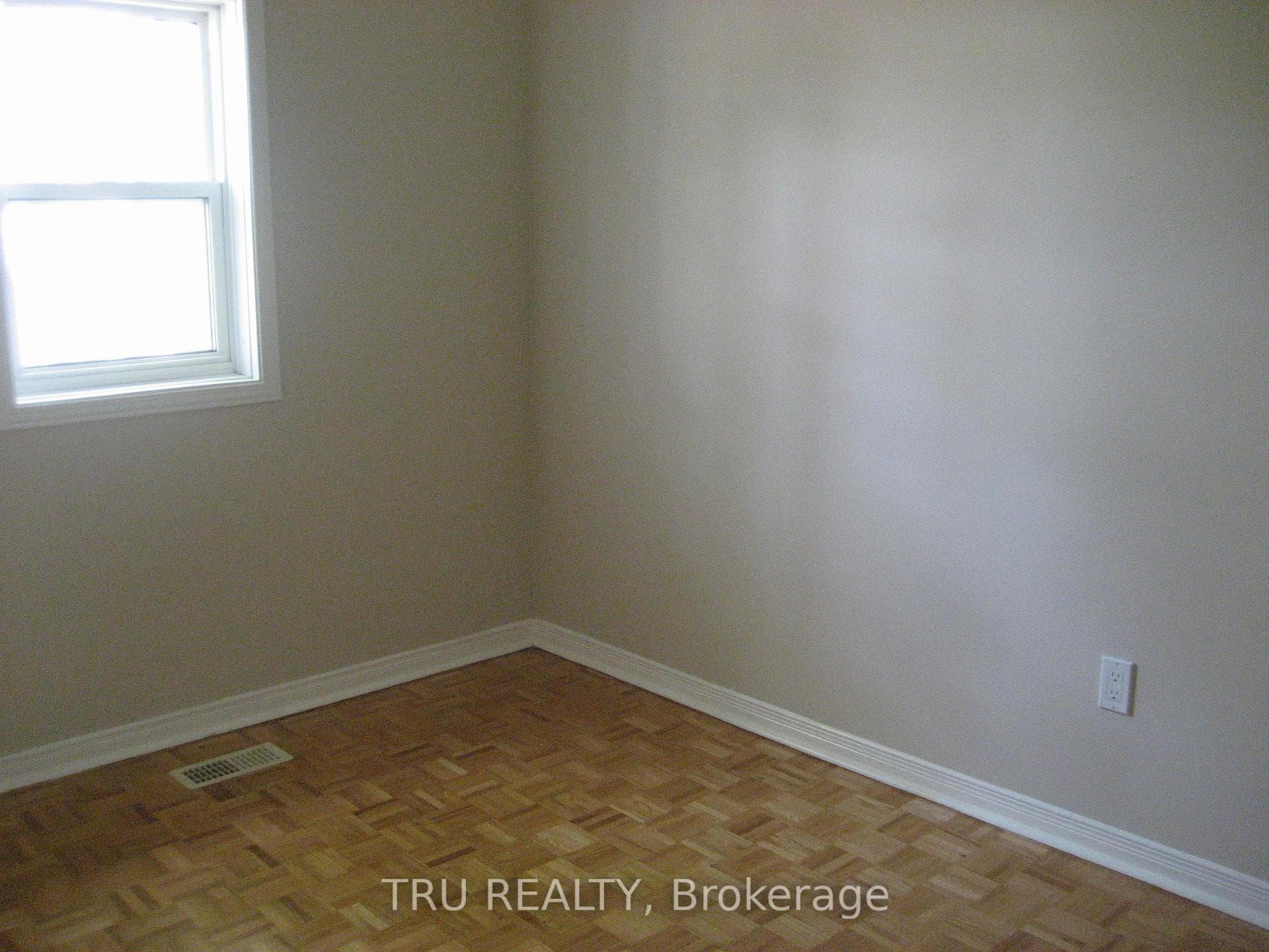 1567 Goth Avenue photo 5
