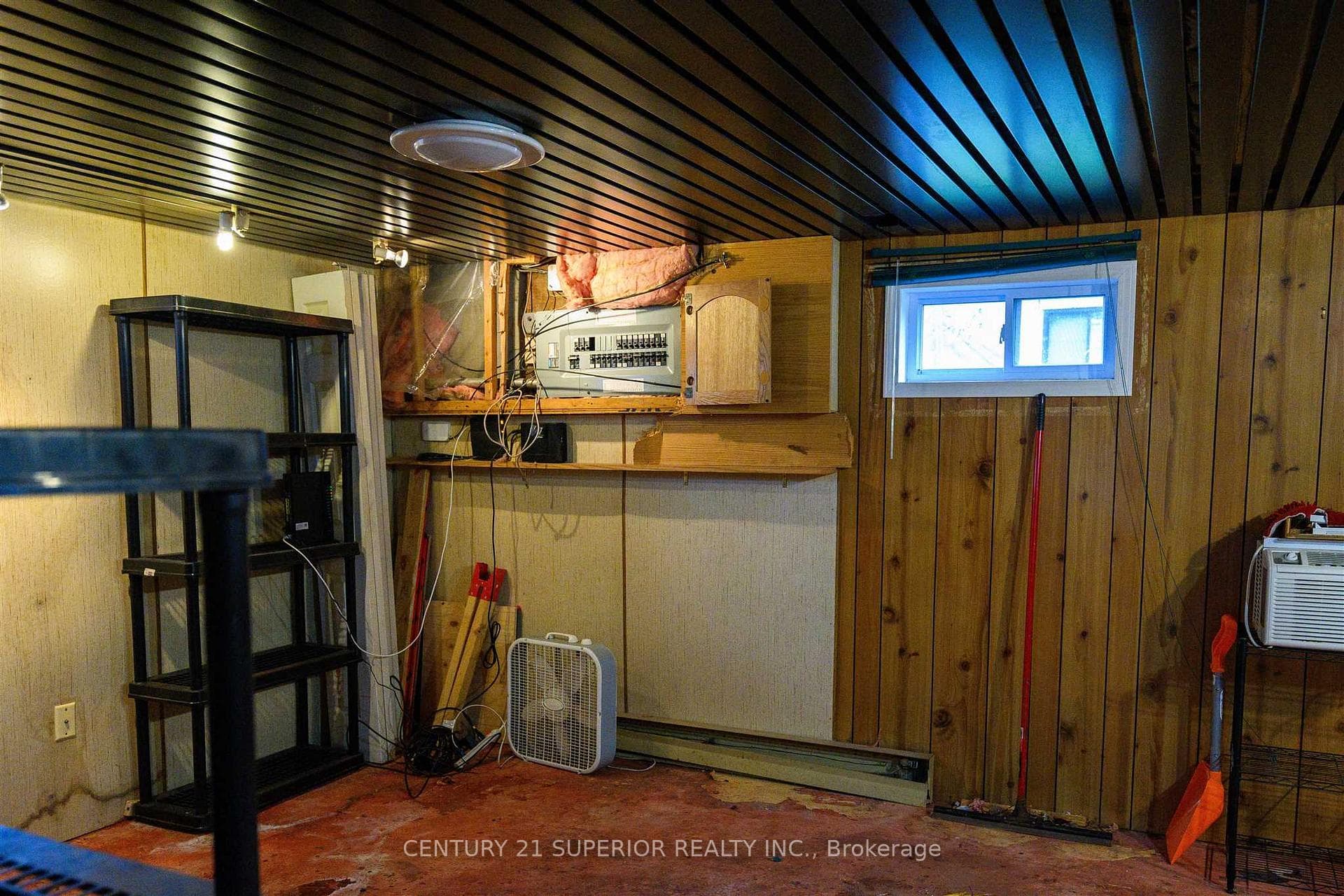 637 Brown Street photo 29