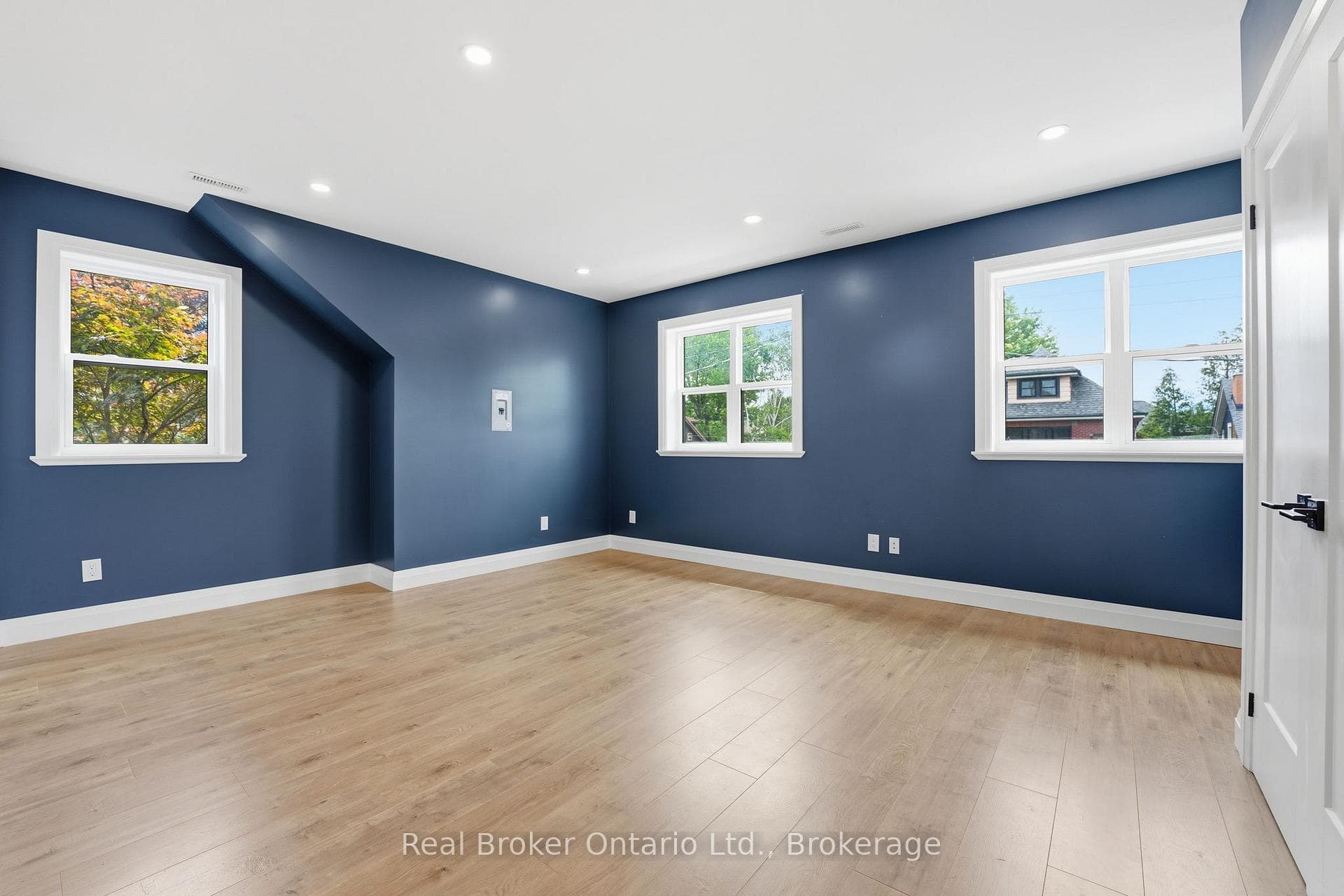 58 ROSSLYN Avenue Unit Unit 2 photo 13