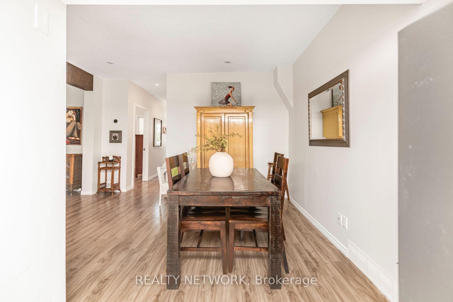 134 Erie Avenue photo 13