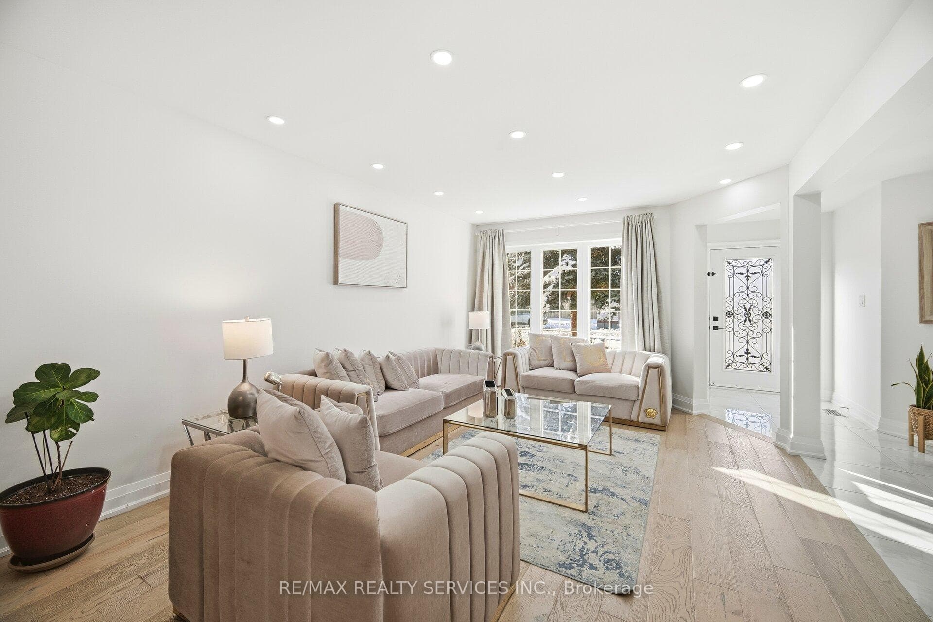 71 Hutton Crescent photo 8