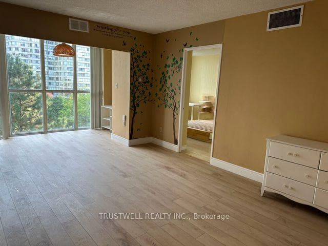 265 Enfield Place Unit 612 photo 3