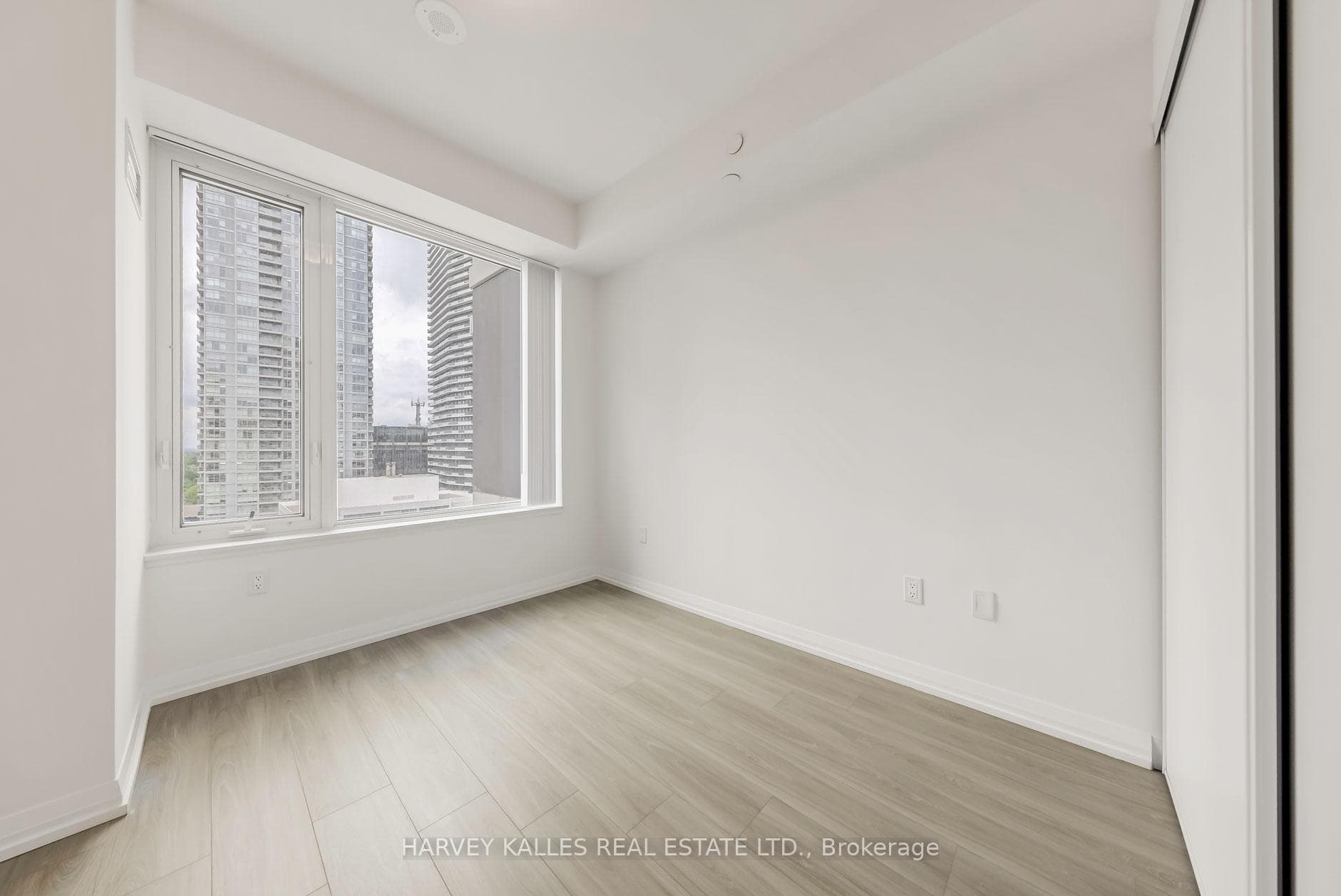 50 Dunfield Avenue Unit 2115 photo 16