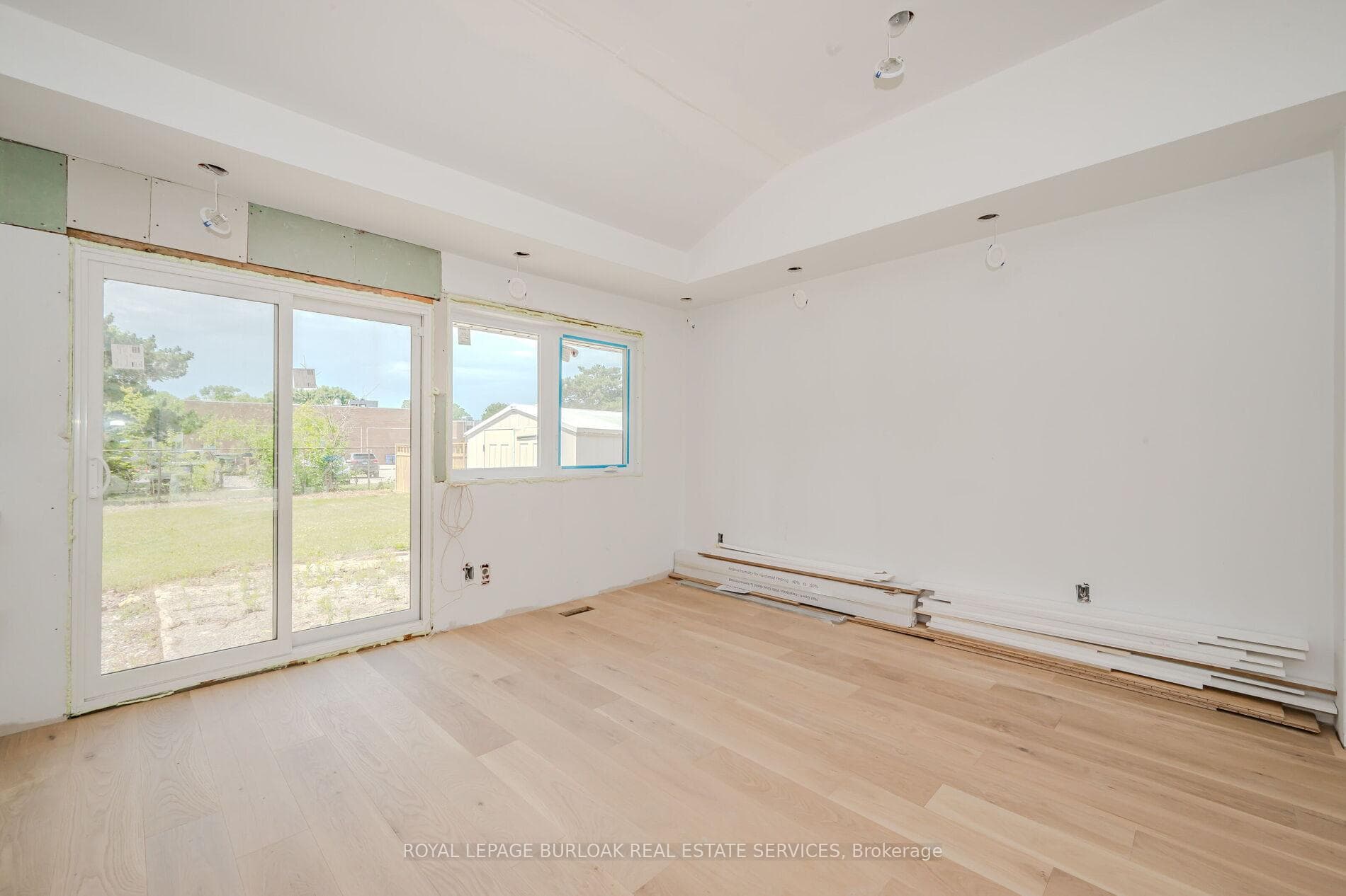 640 Dynes Road photo 10