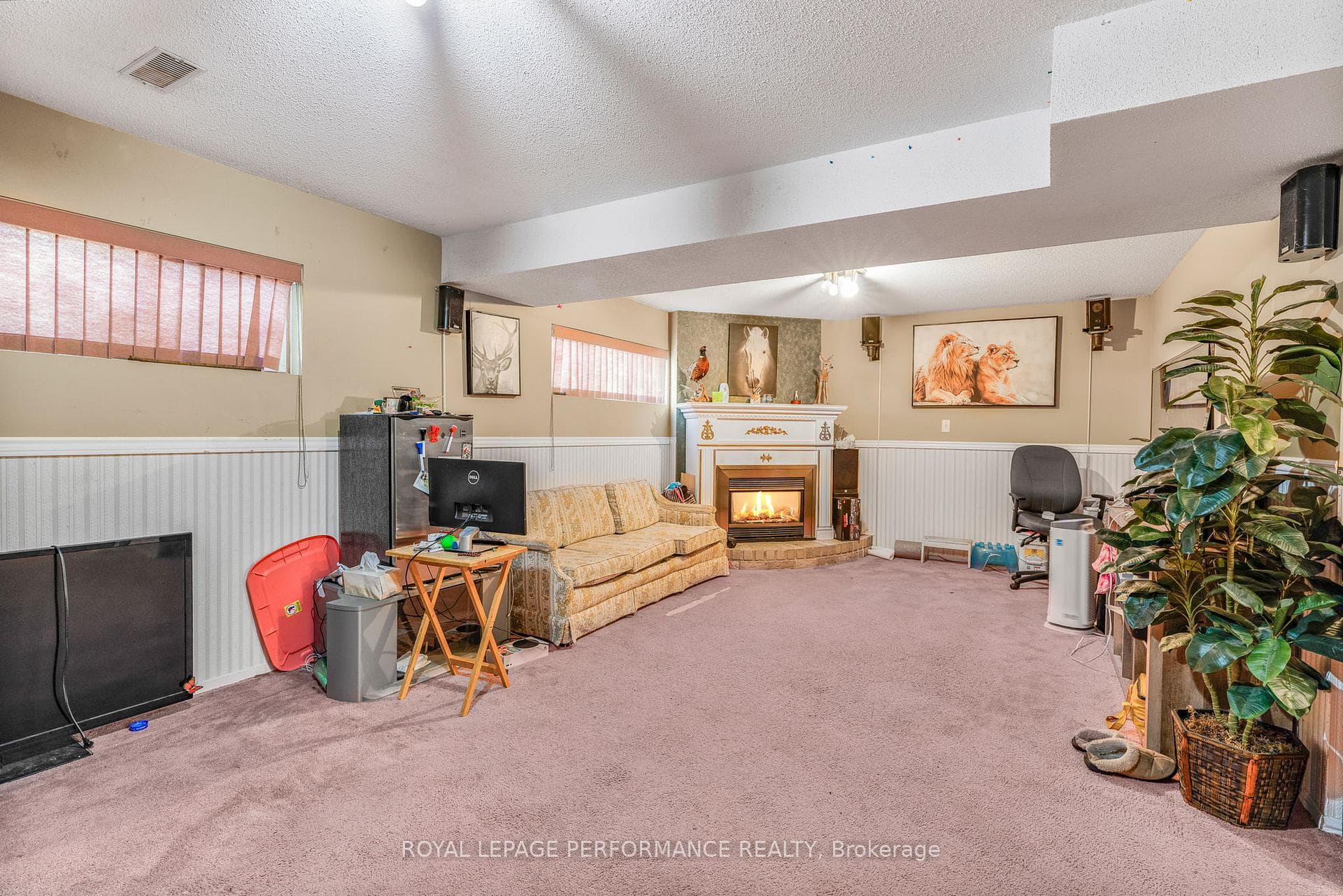 42 Chateau Crescent photo 16