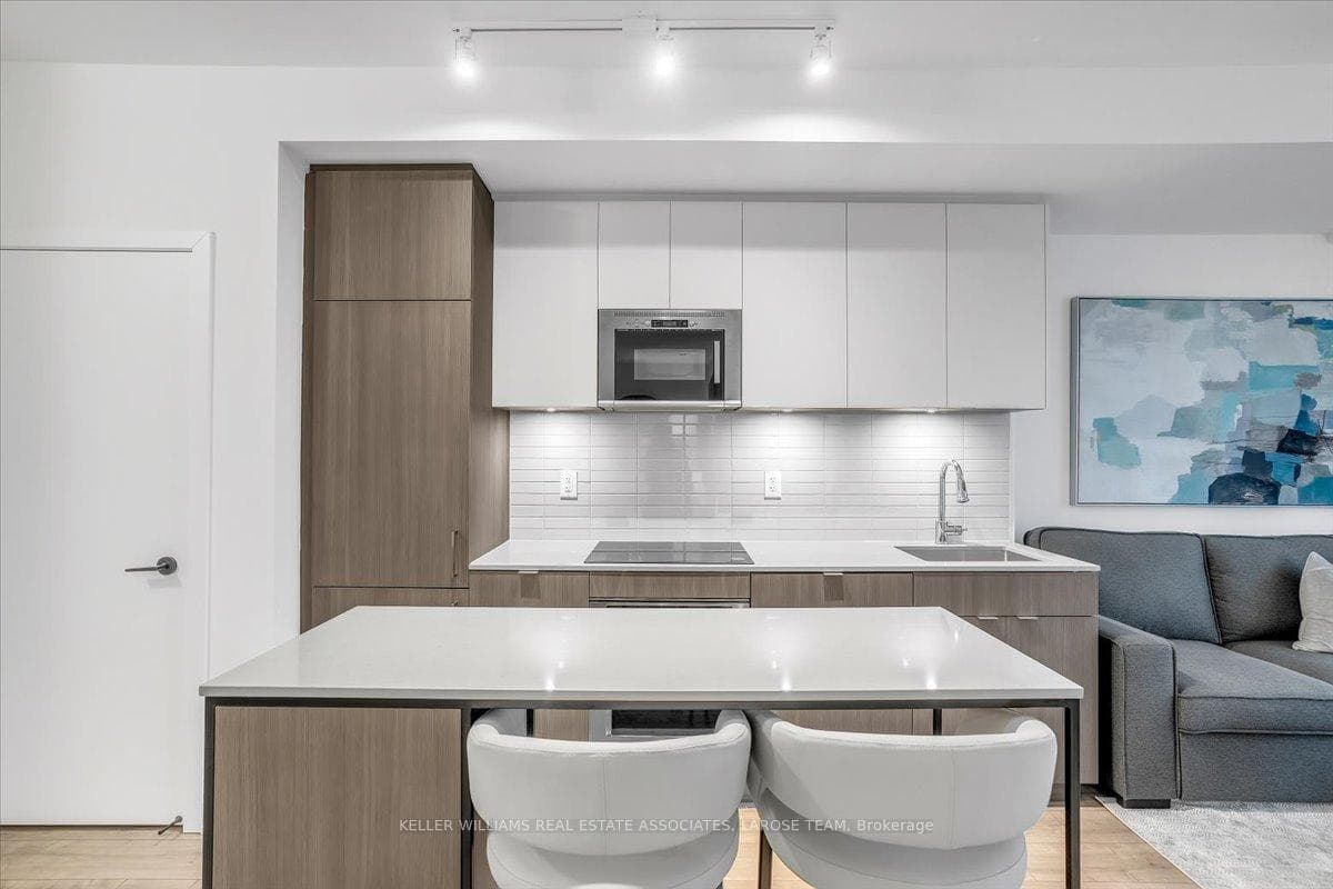 215 Lakeshore Road Unit 205 photo 14