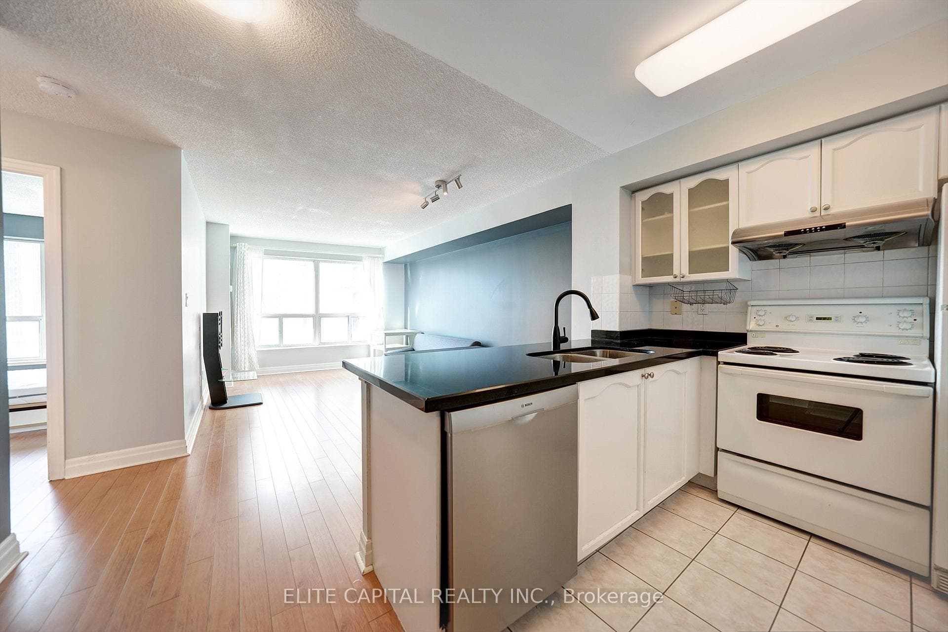 188 Doris Avenue Unit 819 photo 2