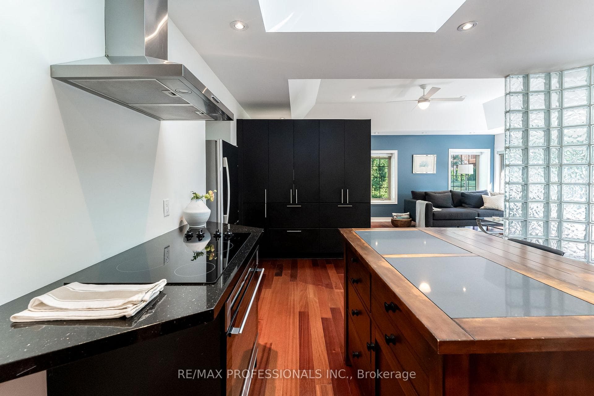 34 Monkton Avenue Unit MAIN photo 8