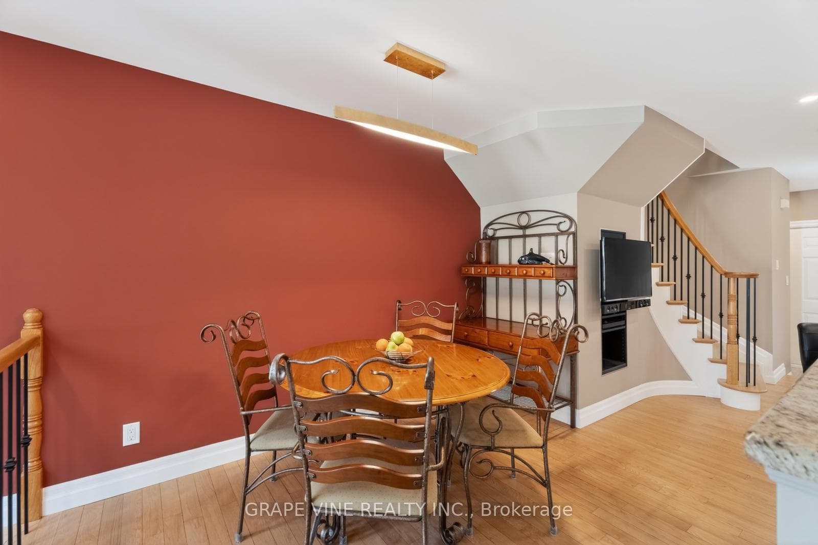 142 College Circle photo 16