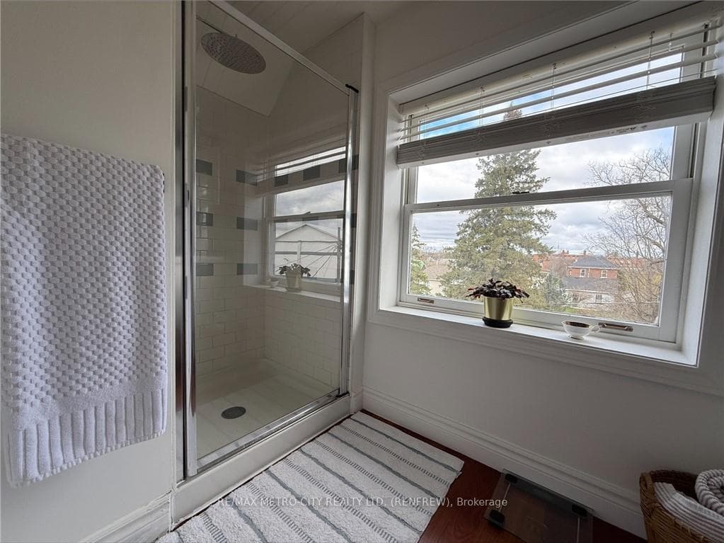 Primary Ensuite
Bath