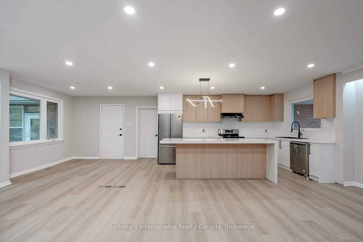 272 Pinehurst Drive photo 8