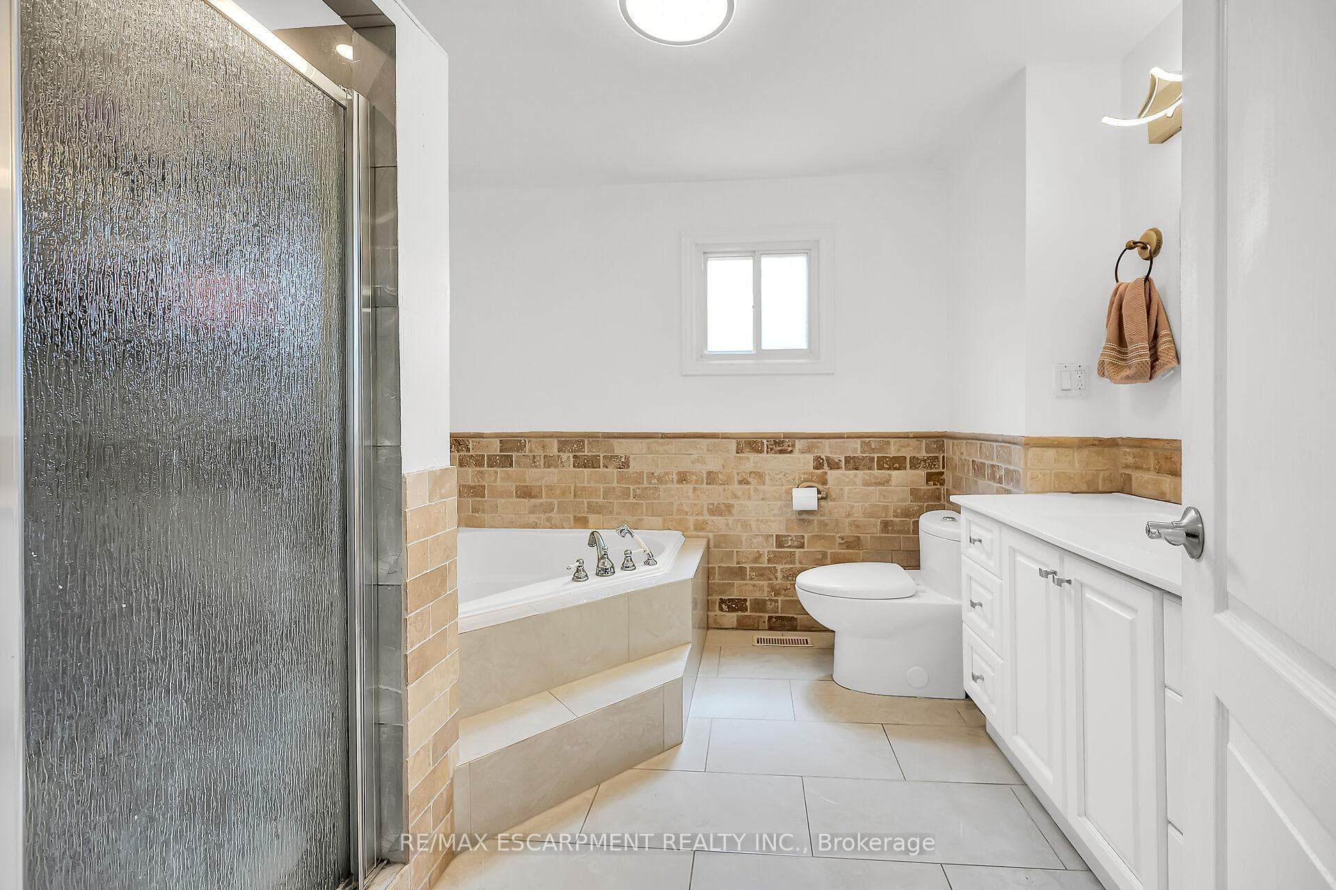 707 Upper Wentworth Street photo 27