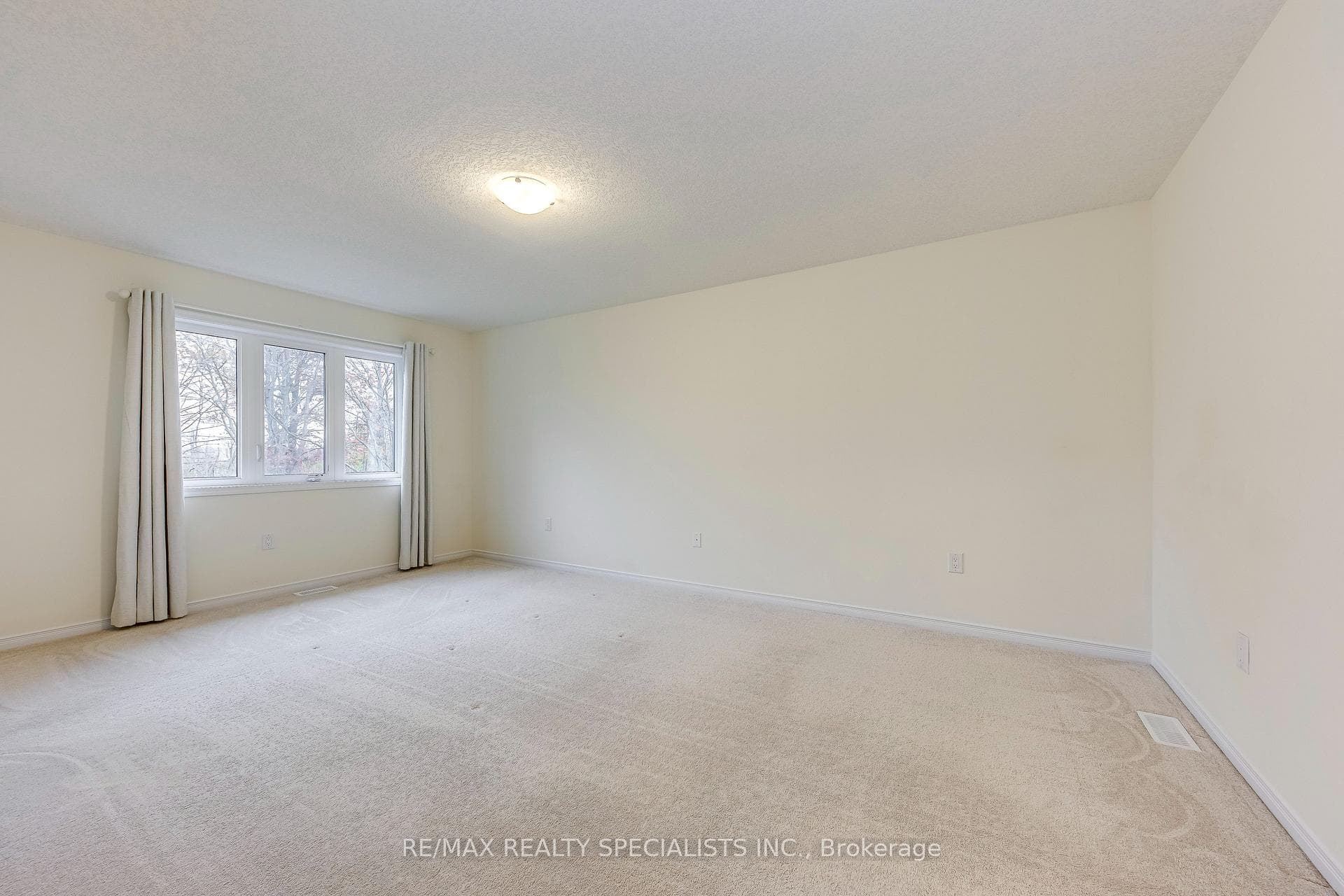 122 Esther Crescent photo 24