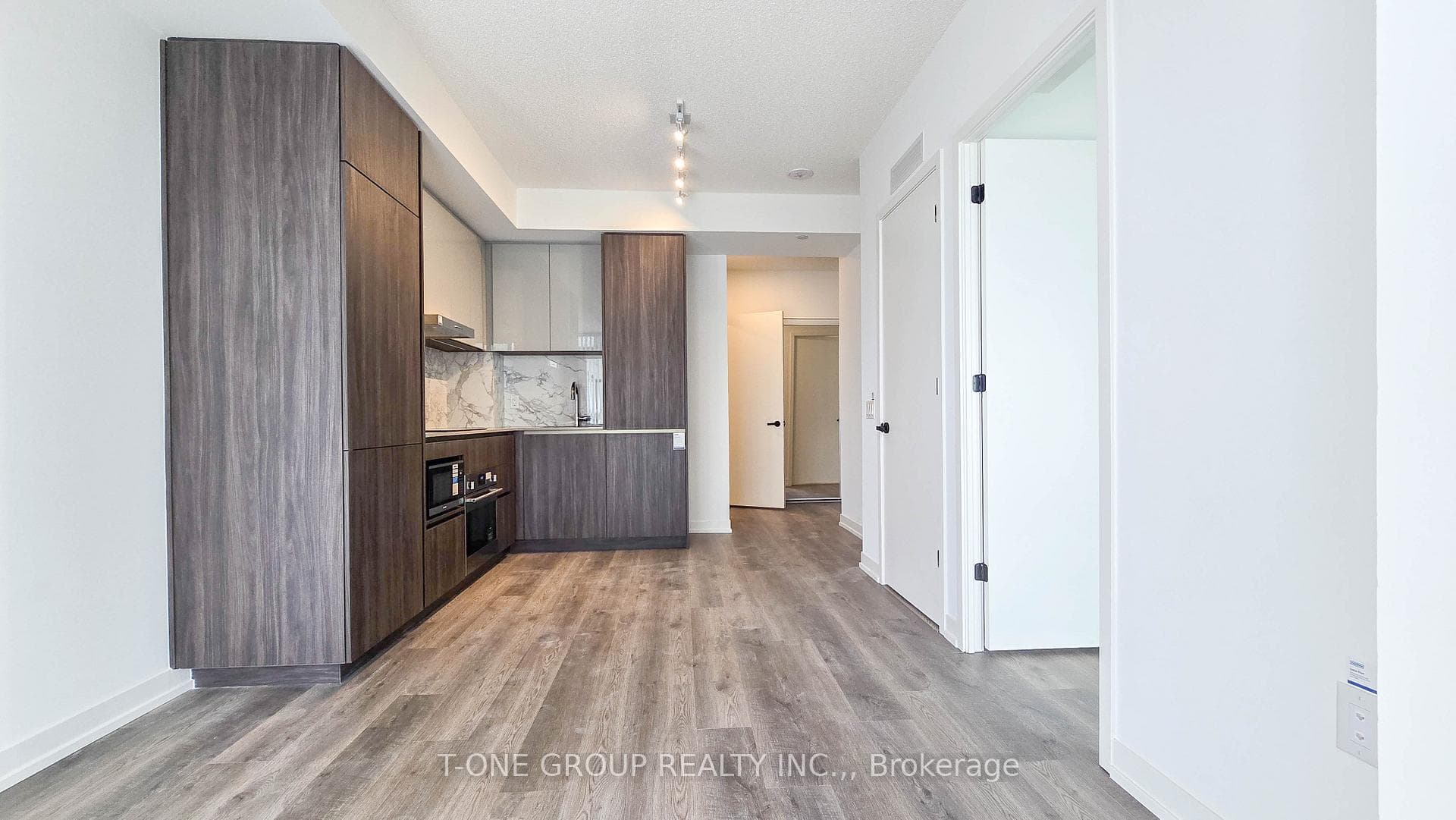 8 Interchange Way Unit 518 photo 5