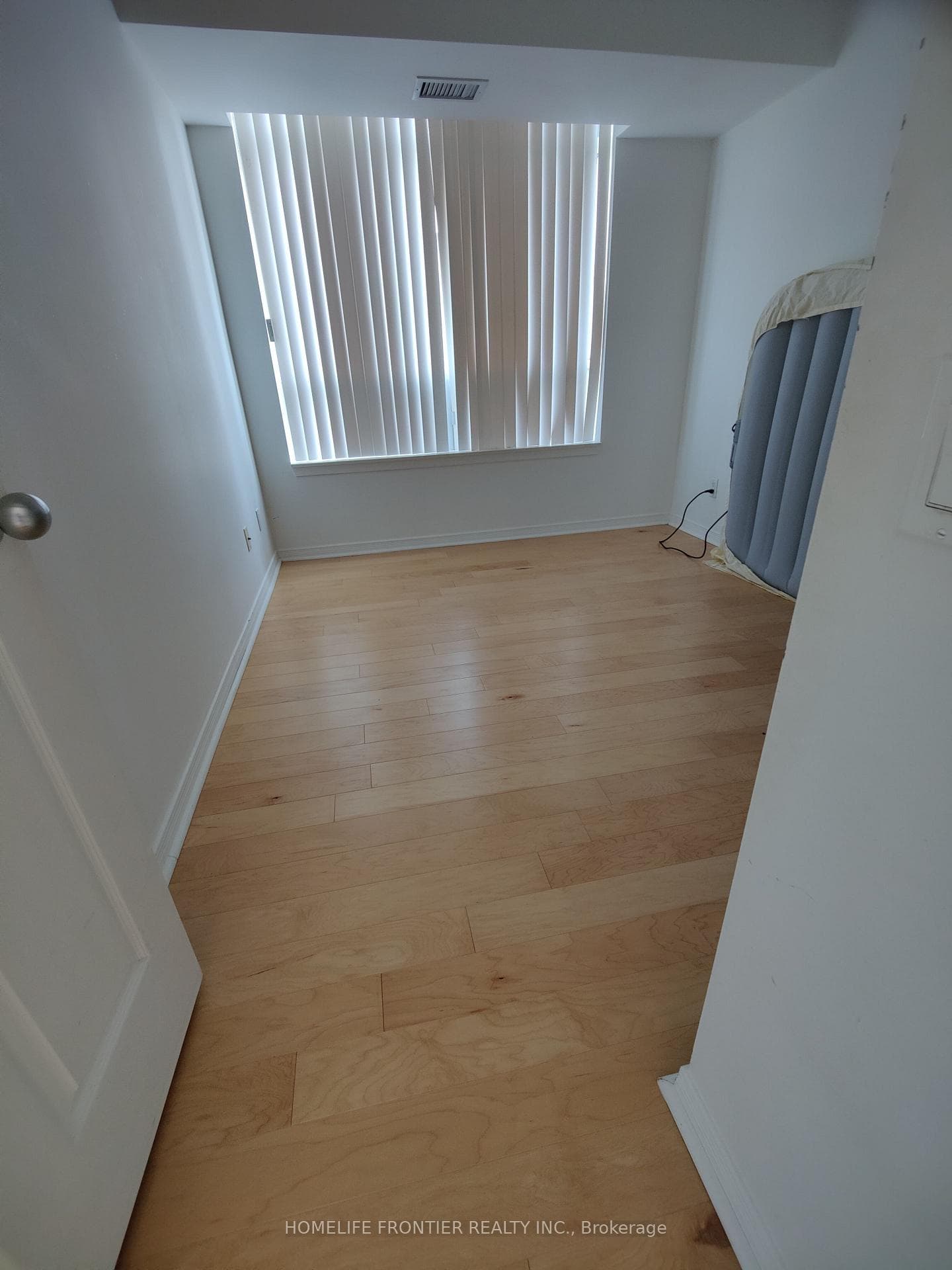 28 Harrison Garden Boulevard Unit 902 photo 7