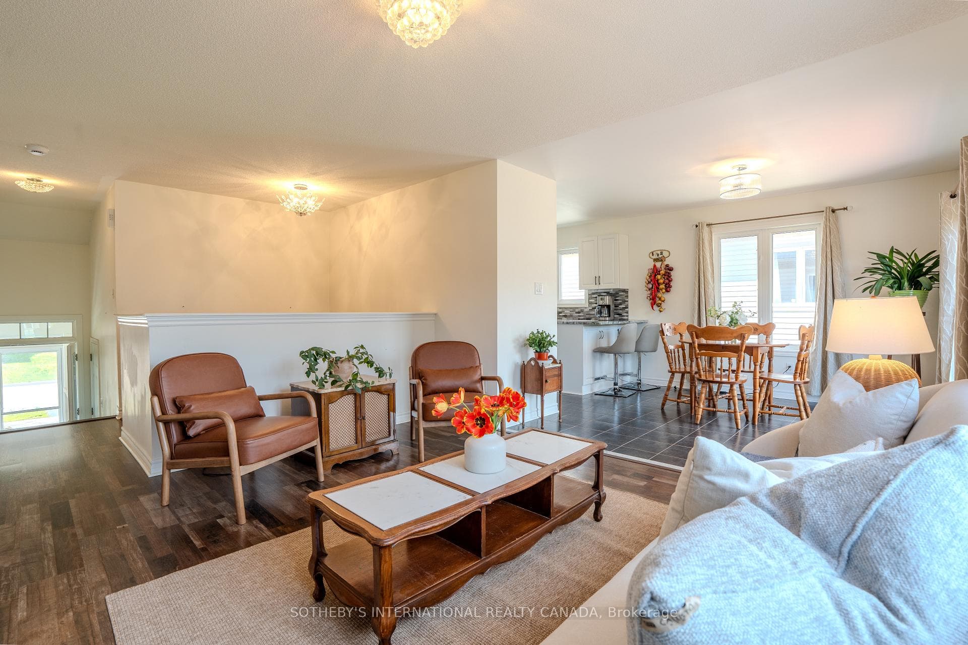 19 Grand Poplar Lane photo 8