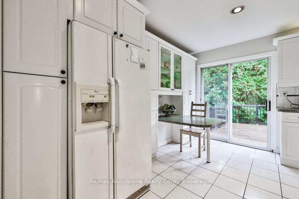 2069 THORNLEA Drive photo 7
