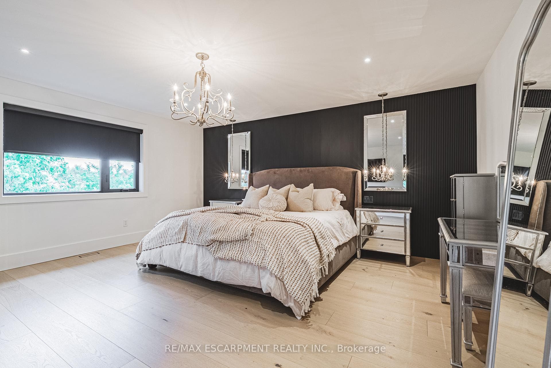 135 ELEANOR Avenue photo 34