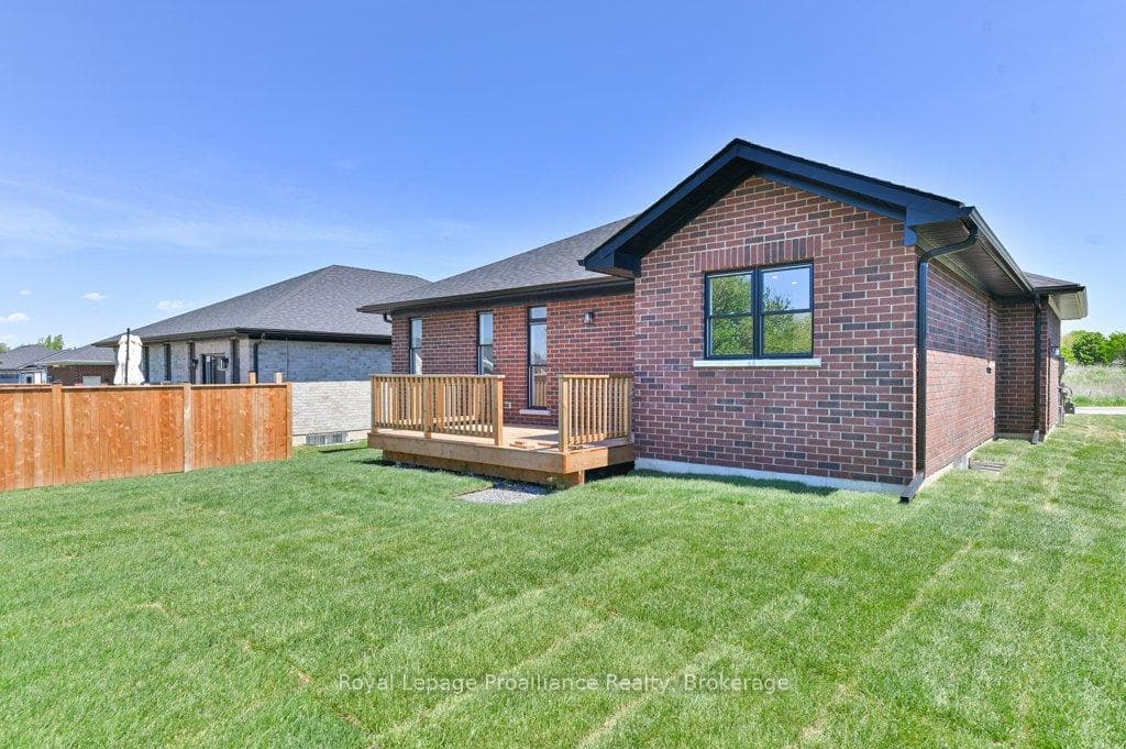 8 Dunmor Street photo 32