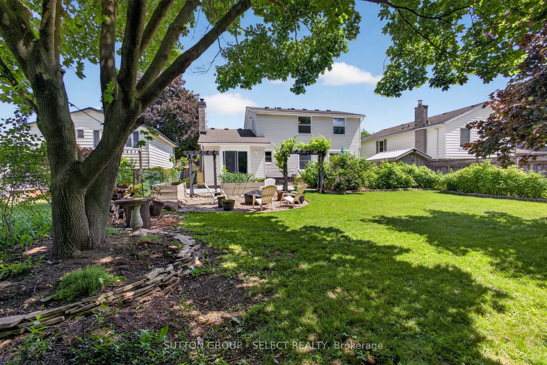 33 Farnham Crescent photo 33