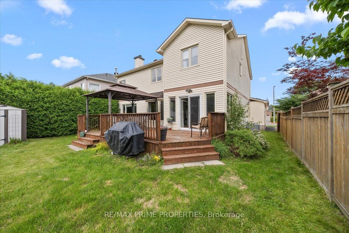 556 Falwyn Crescent photo 41