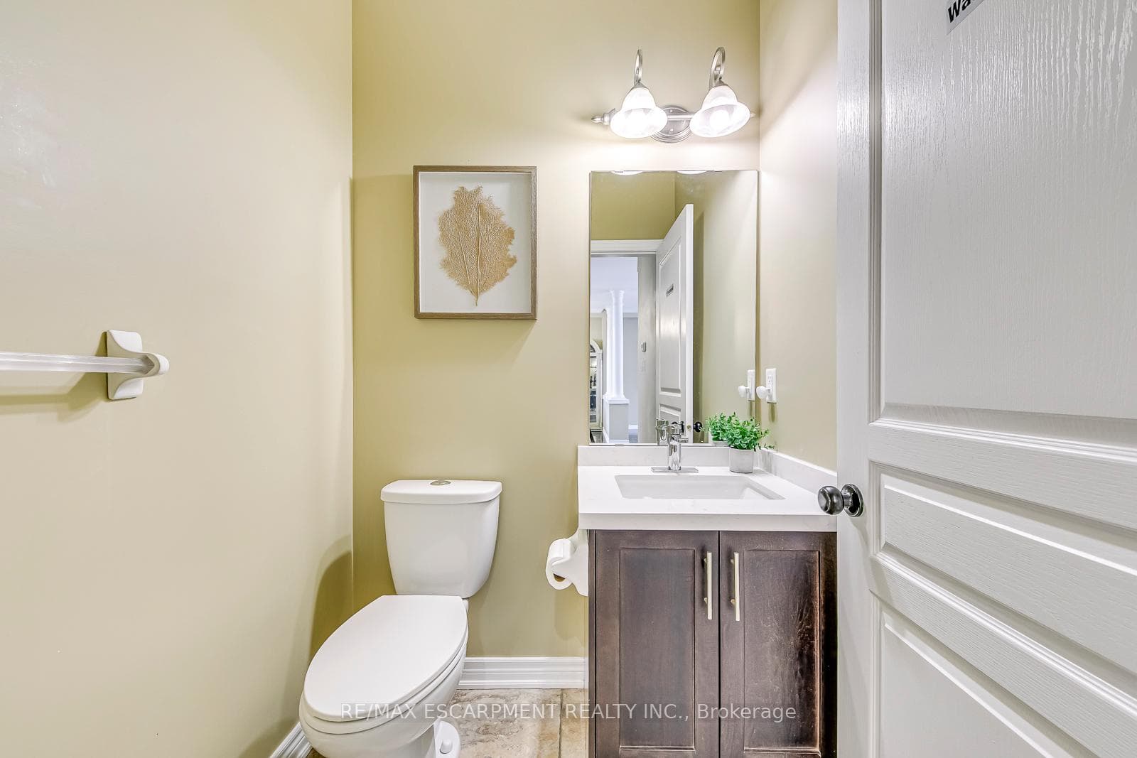8 Lovett Court photo 16